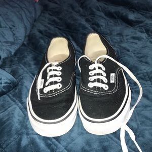 Vans - Black & White Classic (Men’s 4/Women’s 5.5)